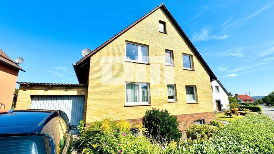 Großzügiges 1-2 Familienhaus mit vielseitigem Nutzungspotenzial und schönem Garten - Frontansicht